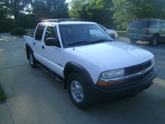 2003 Chevrolet S10 C300 Luxury Sedan 4D