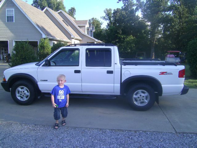 2003 Chevrolet S10 C300 Luxury Sedan 4D