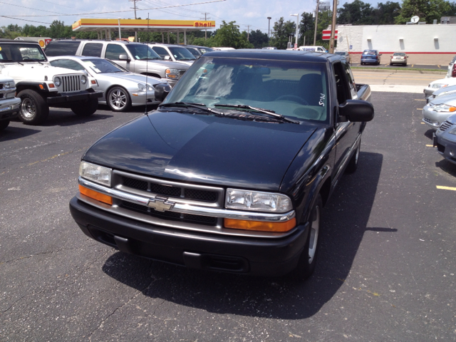 1998 Chevrolet S10 Pickup 4dr Sdn Auto GLS w/XM
