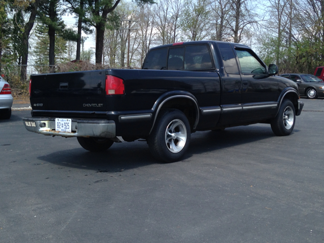 1998 Chevrolet S10 Pickup 4dr Sdn Auto GLS w/XM
