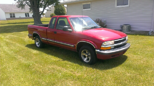 1998 Chevrolet S10 Pickup 4dr Sdn Auto GLS w/XM