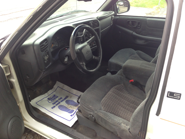 1998 Chevrolet S10 Pickup T Chairs