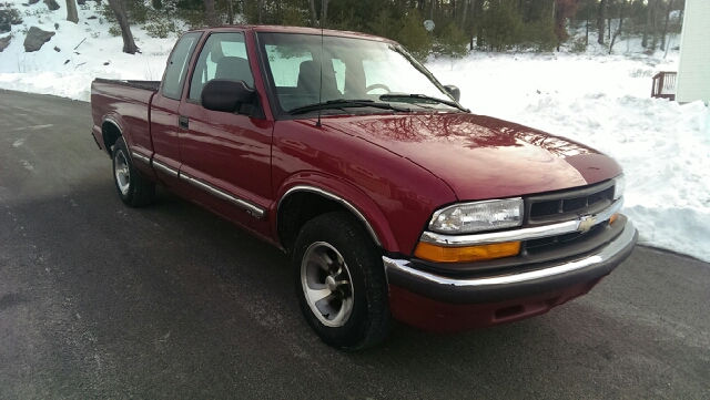2000 Chevrolet S10 Pickup 4dr Sdn Auto GLS w/XM