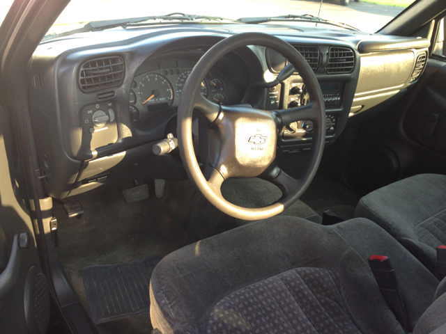 2002 Chevrolet S10 Pickup 4dr Sdn Auto GLS w/XM