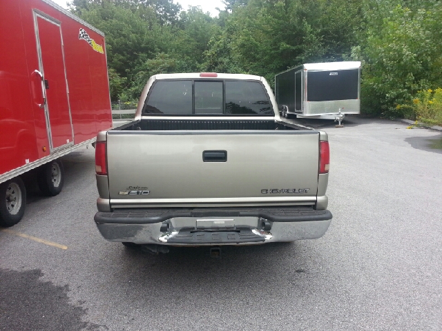 2002 Chevrolet S10 Pickup C300 Luxury Sedan 4D