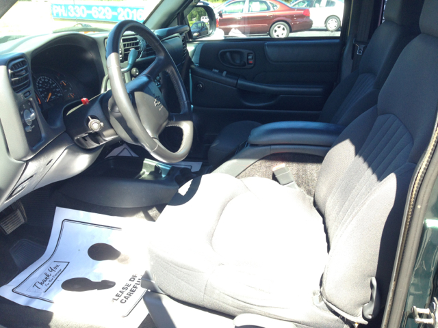 2003 Chevrolet S10 Pickup Handicap Lift And Control Leg 1 Owner