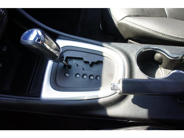 2011 Chrysler 200 SLT 25