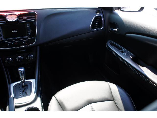 2011 Chrysler 200 SLT 25