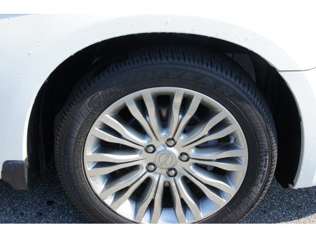 2011 Chrysler 200 SLT 25