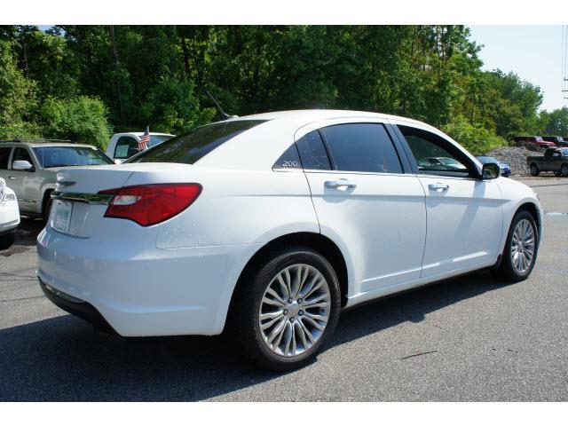 2011 Chrysler 200 SLT 25