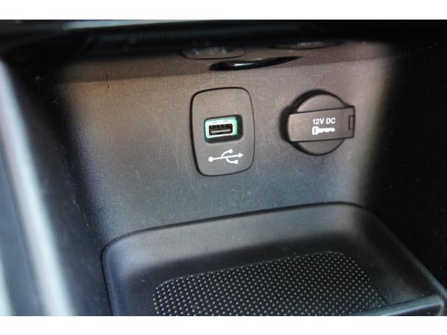 2011 Chrysler 200 SLT 25