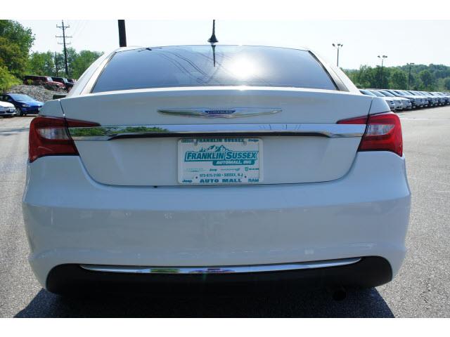 2011 Chrysler 200 SLT 25