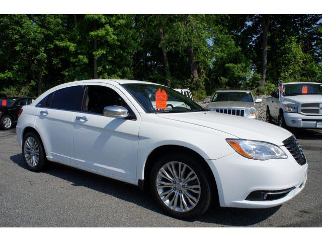 2011 Chrysler 200 SLT 25
