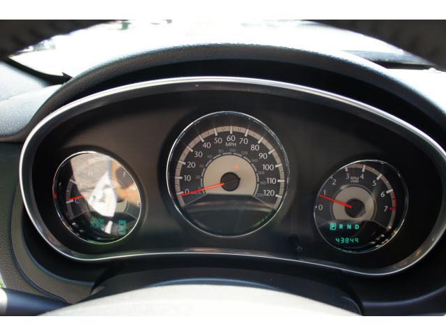 2011 Chrysler 200 SLT 25