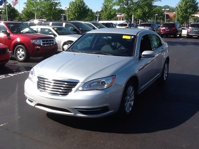 2011 Chrysler 200 LS Flex Fuel 4x4 This Is One Of Our Best Bargains