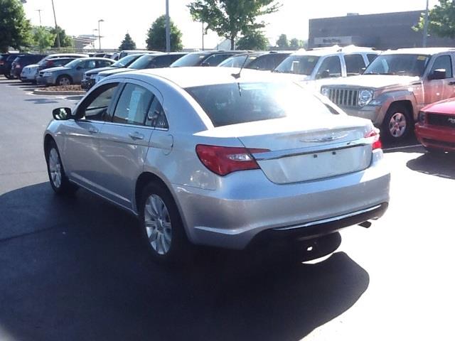 2011 Chrysler 200 LS Flex Fuel 4x4 This Is One Of Our Best Bargains