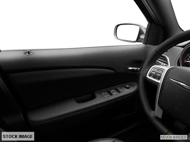 2011 Chrysler 200 HO SE