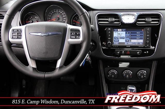 2011 Chrysler 200 Unknown