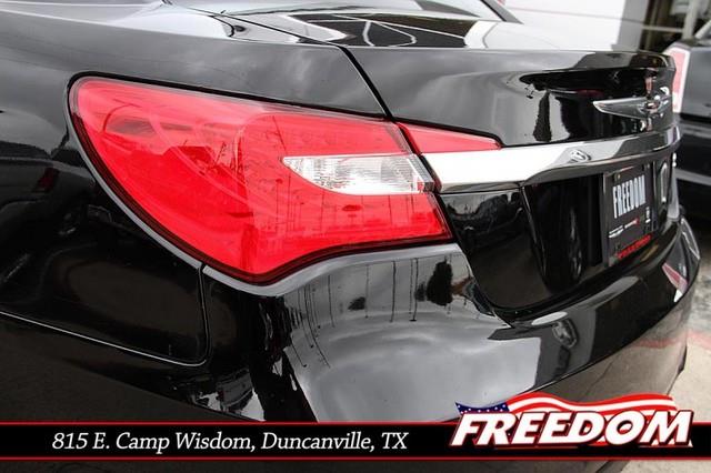 2011 Chrysler 200 Unknown