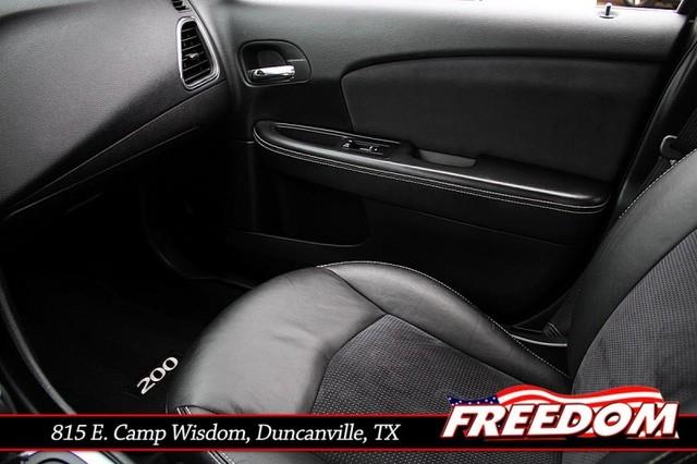 2011 Chrysler 200 Unknown