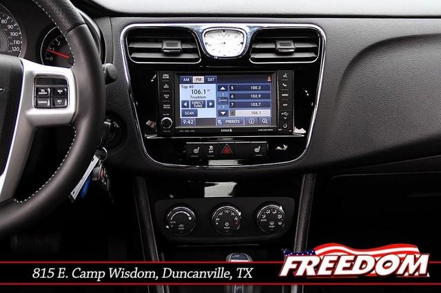 2011 Chrysler 200 Unknown