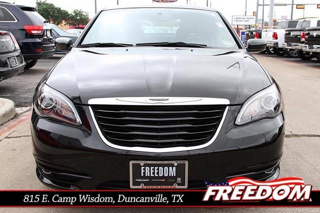 2011 Chrysler 200 Unknown