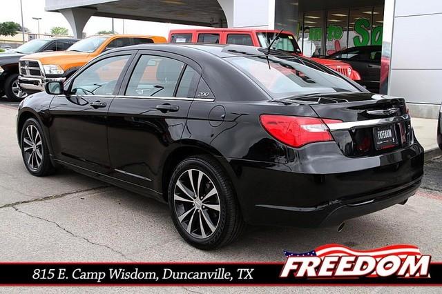 2011 Chrysler 200 Unknown