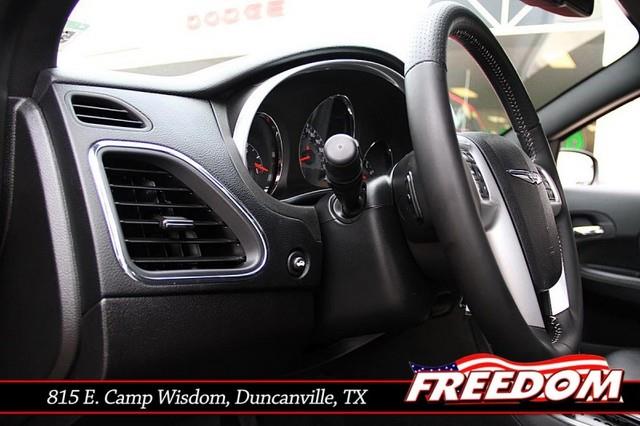 2011 Chrysler 200 Unknown