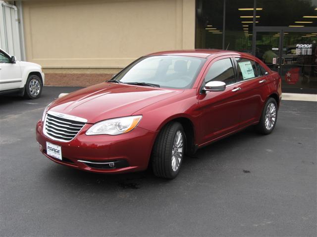 2011 Chrysler 200 SLT 25