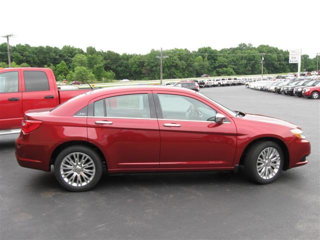 2011 Chrysler 200 SLT 25