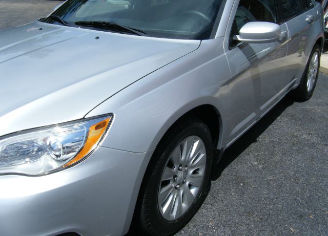 2011 Chrysler 200 4DR SE (roof)