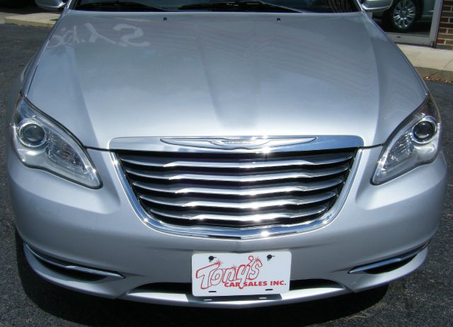 2011 Chrysler 200 4DR SE (roof)