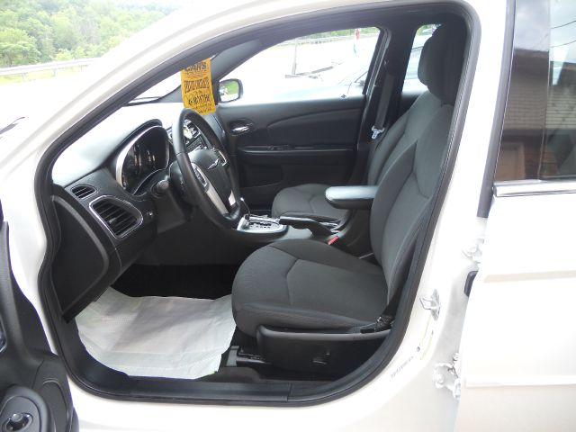 2011 Chrysler 200 2004 Jeep Sport