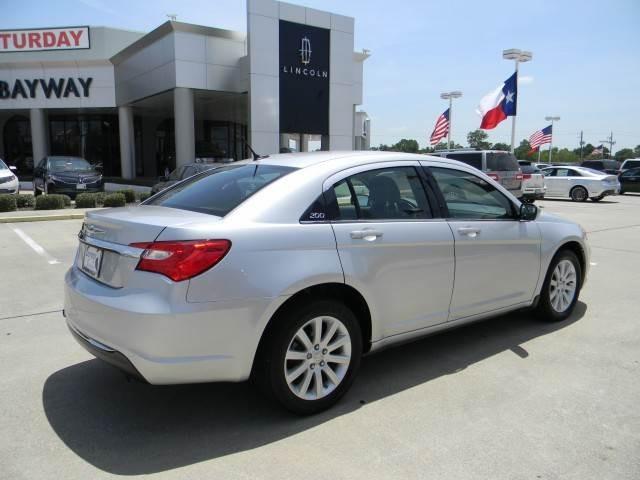 2012 Chrysler 200 4dr Sdn Auto