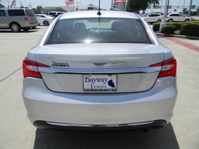 2012 Chrysler 200 4dr Sdn Auto