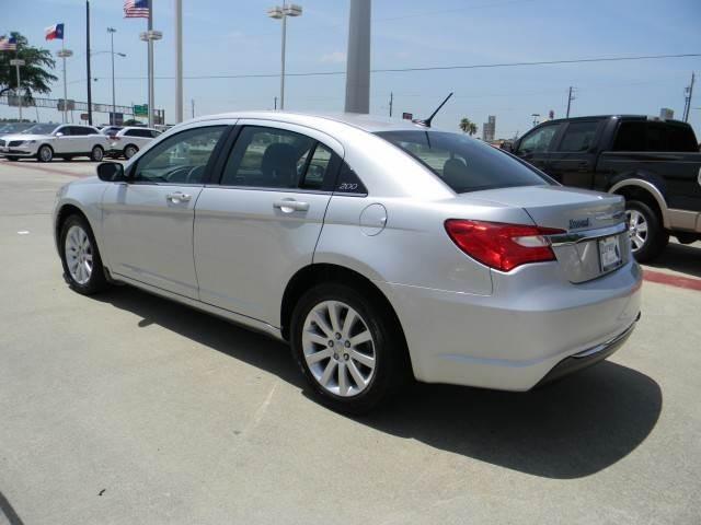 2012 Chrysler 200 4dr Sdn Auto