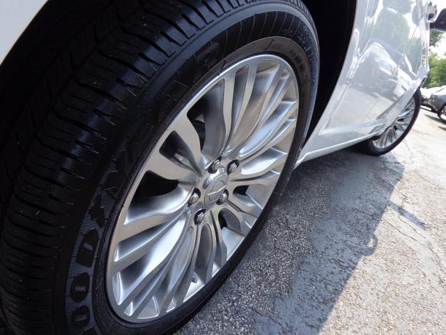 2012 Chrysler 200 SLT 25