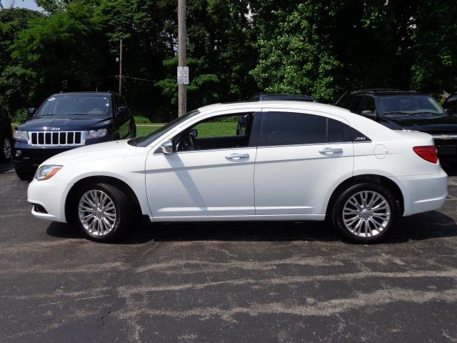 2012 Chrysler 200 SLT 25