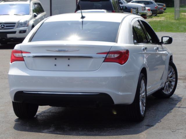 2012 Chrysler 200 SLT 25