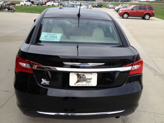 2012 Chrysler 200 SLT 25