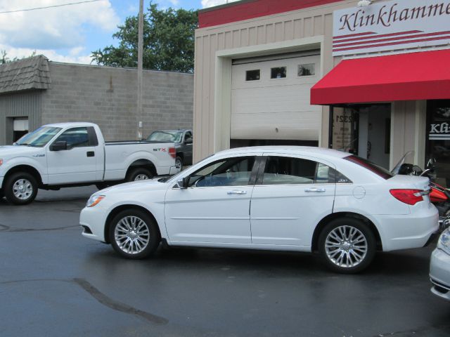 2012 Chrysler 200 SLT 25