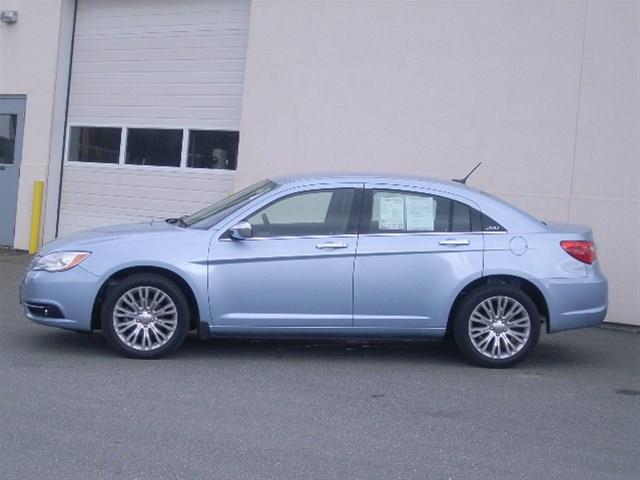 2012 Chrysler 200 SLT 25