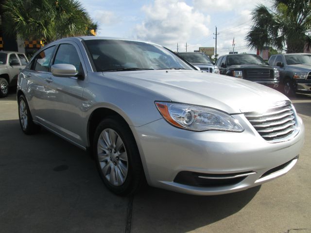 2012 Chrysler 200 LS Flex Fuel 4x4 This Is One Of Our Best Bargains