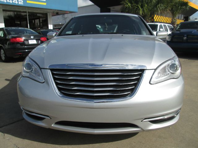 2012 Chrysler 200 LS Flex Fuel 4x4 This Is One Of Our Best Bargains