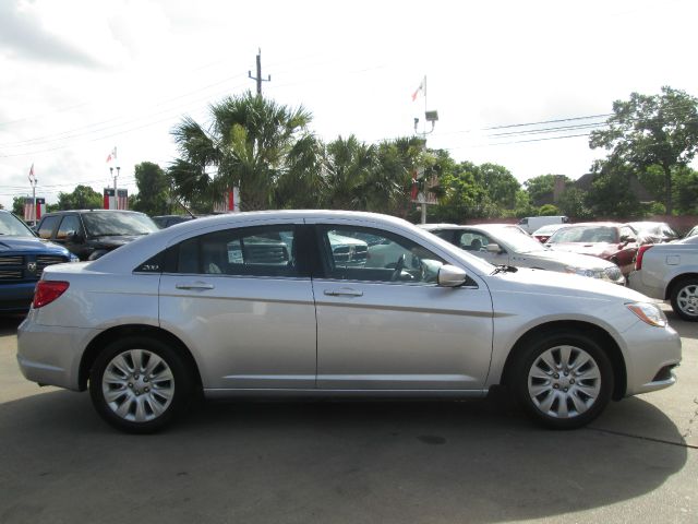 2012 Chrysler 200 LS Flex Fuel 4x4 This Is One Of Our Best Bargains