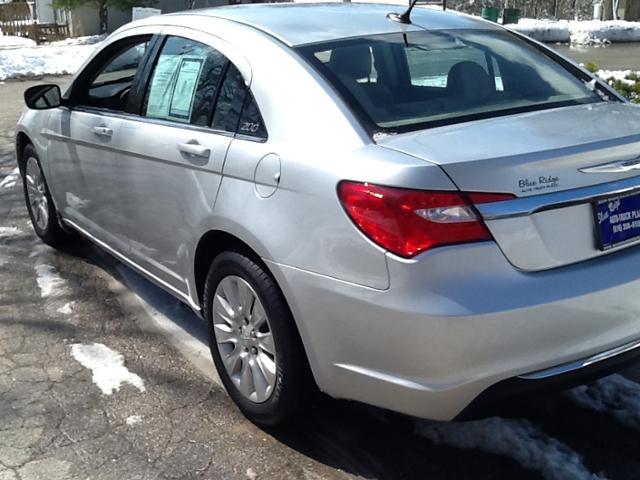 2012 Chrysler 200 5DR WGN AUTO (natl) Wagon
