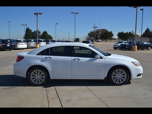 2012 Chrysler 200 SLT 25