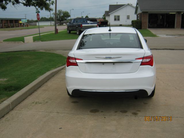 2012 Chrysler 200 Unknown