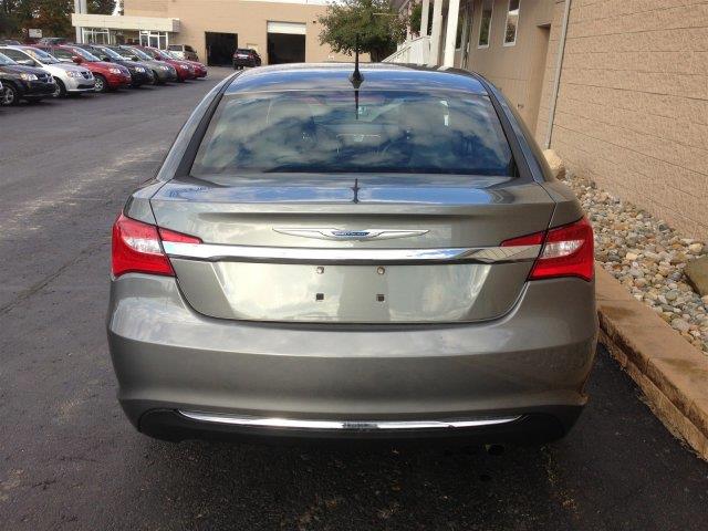 2012 Chrysler 200 SLT 25