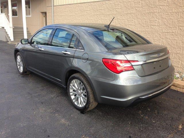 2012 Chrysler 200 SLT 25